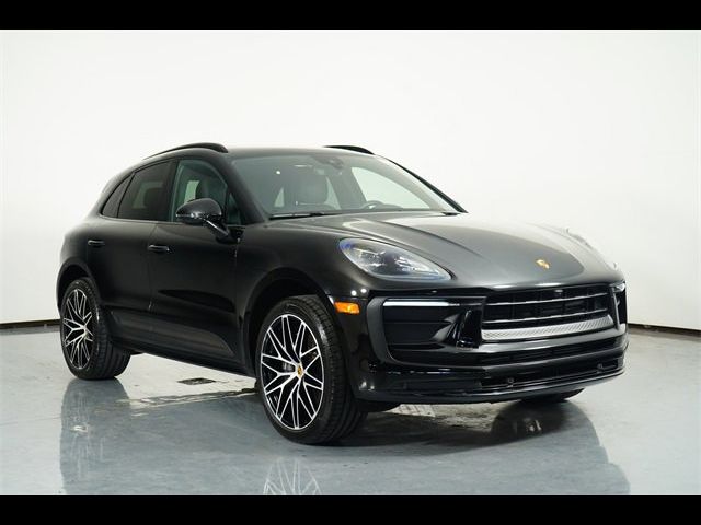 2022 Porsche Macan Base