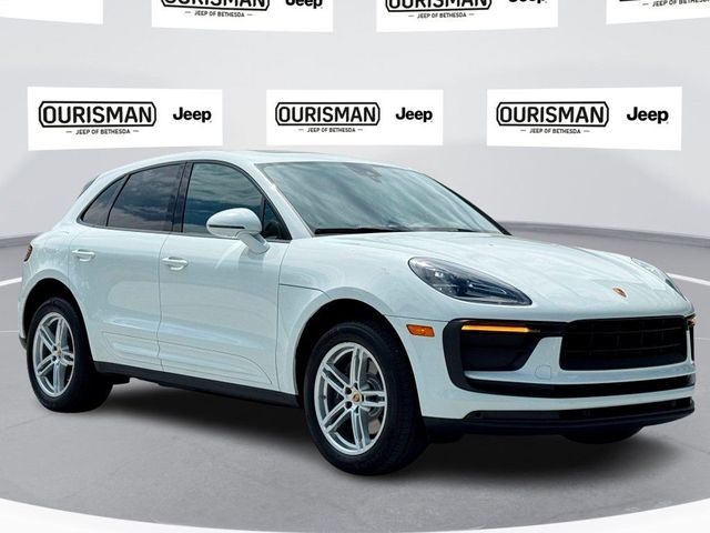 2022 Porsche Macan Base