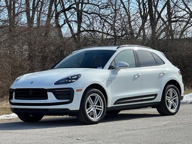 2022 Porsche Macan Base