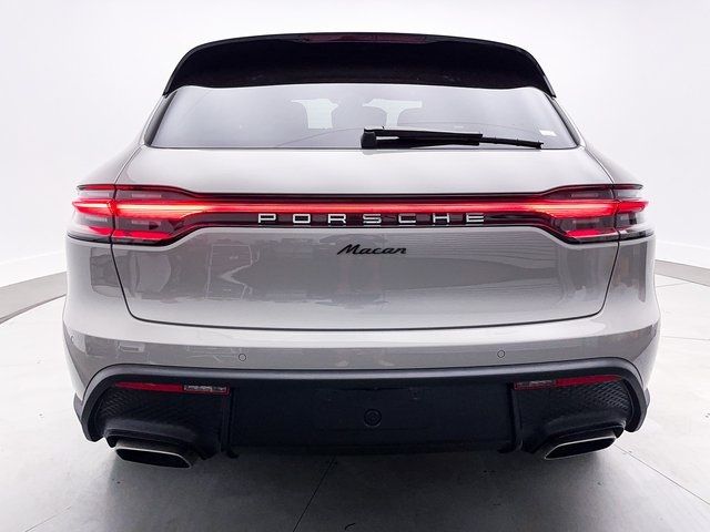 2022 Porsche Macan Base