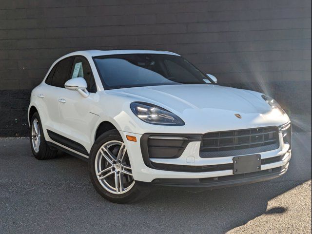 2022 Porsche Macan Base