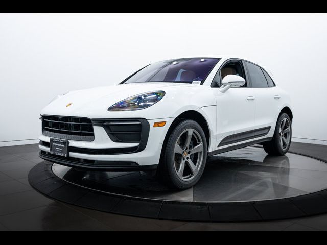 2022 Porsche Macan Base