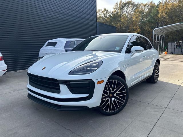 2022 Porsche Macan Base