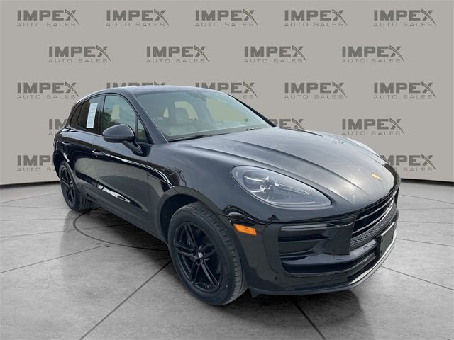 2022 Porsche Macan Base