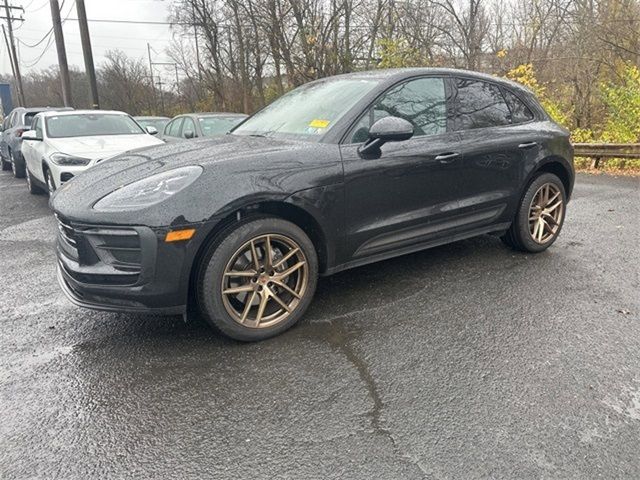 2022 Porsche Macan Base