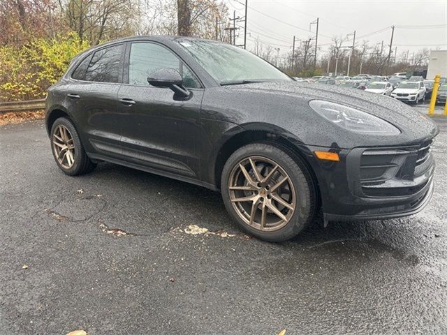 2022 Porsche Macan Base