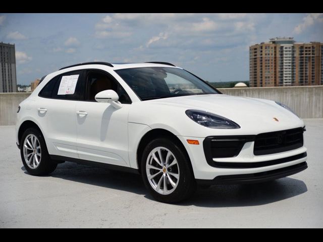 2022 Porsche Macan Base