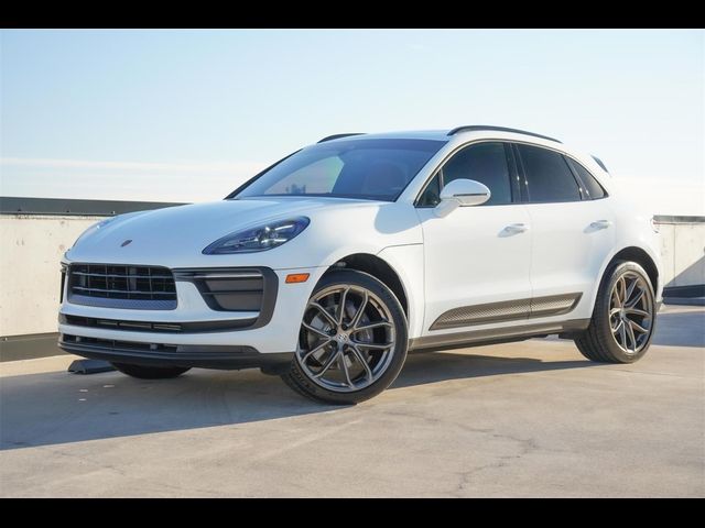 2022 Porsche Macan Base