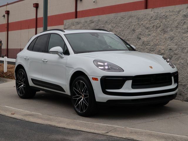 2022 Porsche Macan Base