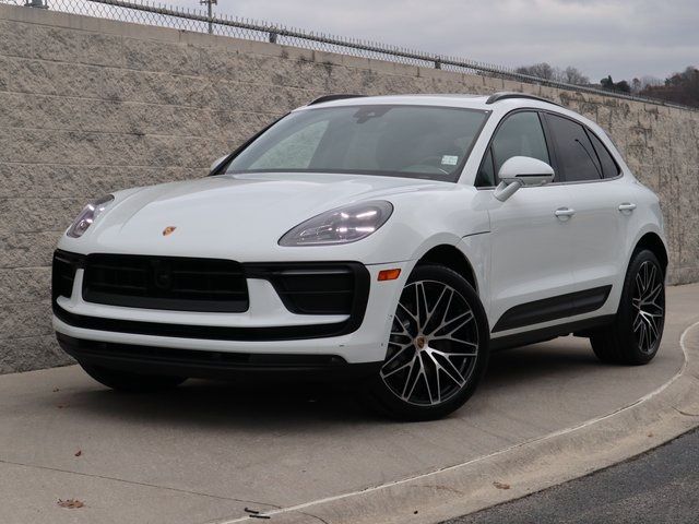 2022 Porsche Macan Base