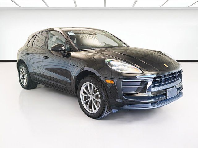 2022 Porsche Macan Base