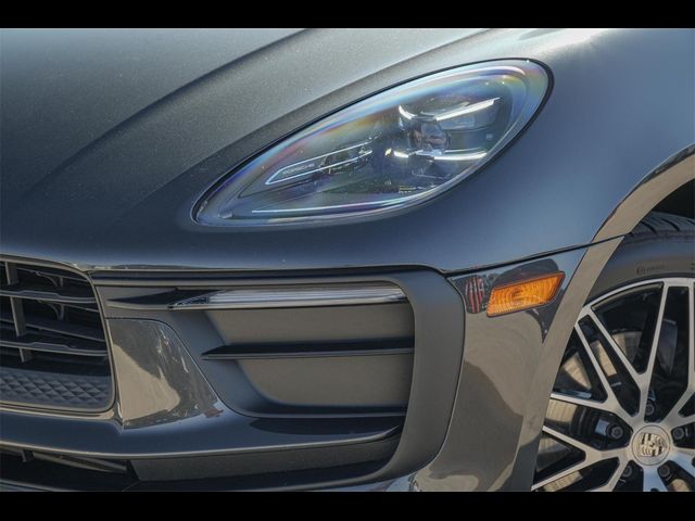 2022 Porsche Macan Base