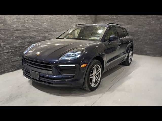 2022 Porsche Macan Base