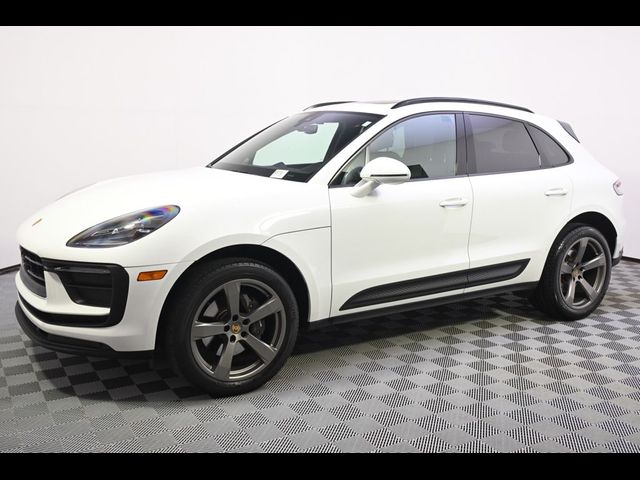 2022 Porsche Macan Base