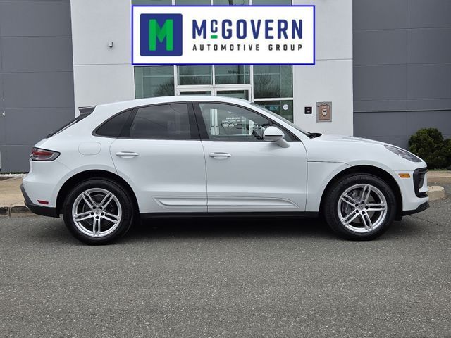 2022 Porsche Macan Base