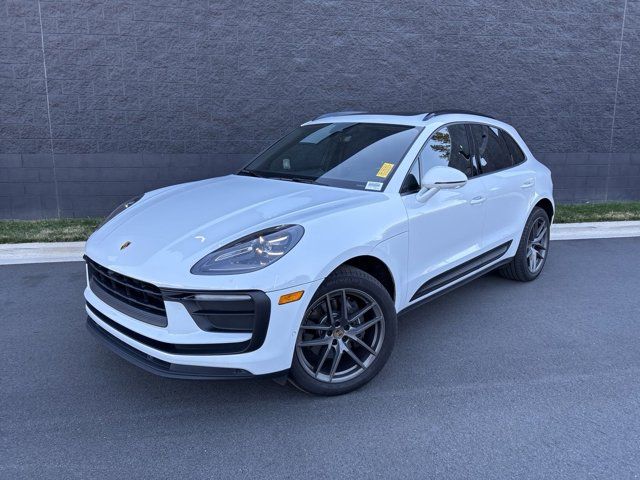 2022 Porsche Macan Base