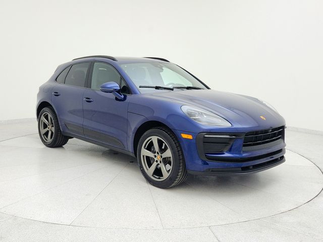 2022 Porsche Macan Base