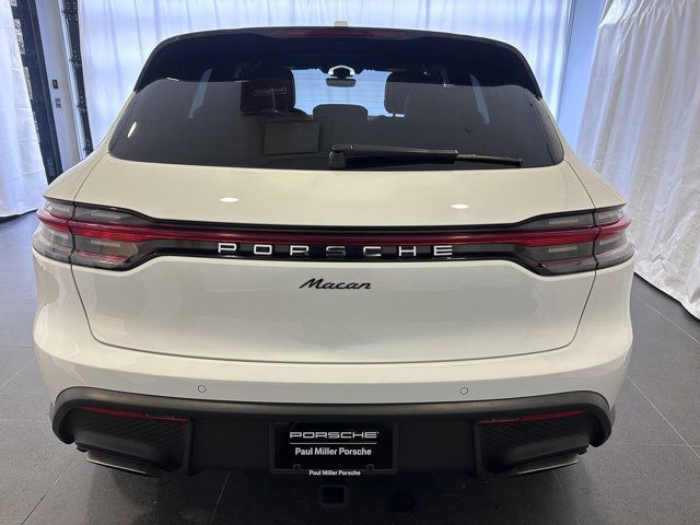 2022 Porsche Macan Base