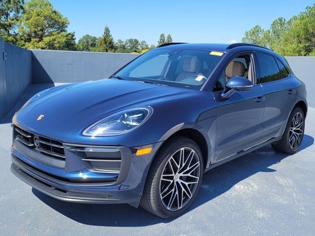 2022 Porsche Macan Base