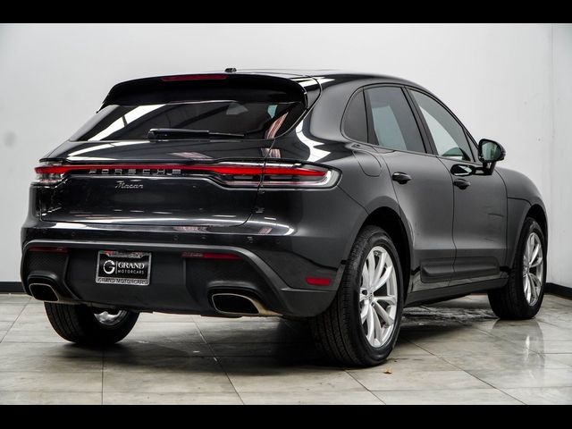 2022 Porsche Macan Base