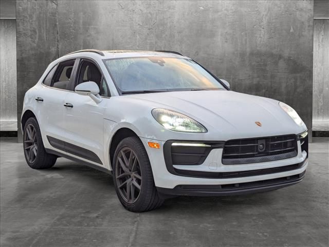 2022 Porsche Macan Base