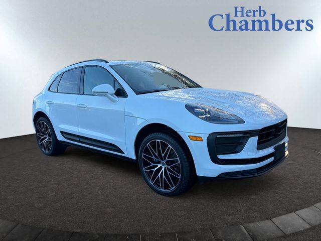 2022 Porsche Macan Base