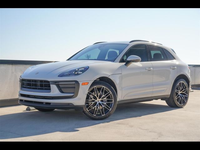 2022 Porsche Macan Base