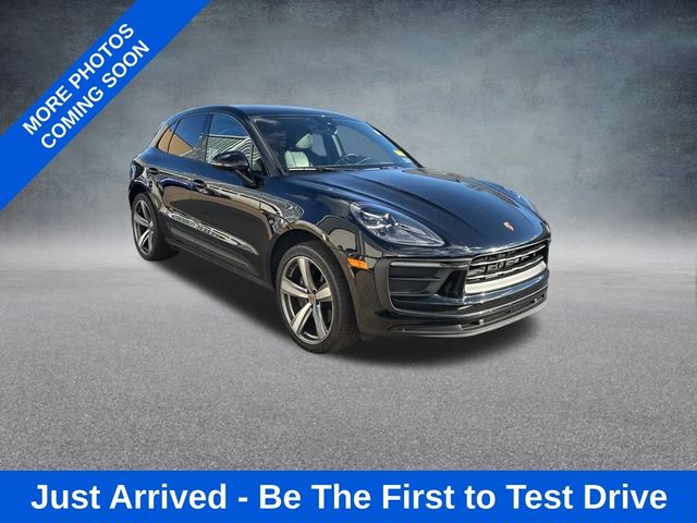 2022 Porsche Macan Base