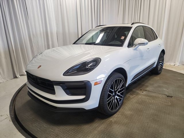 2022 Porsche Macan Base