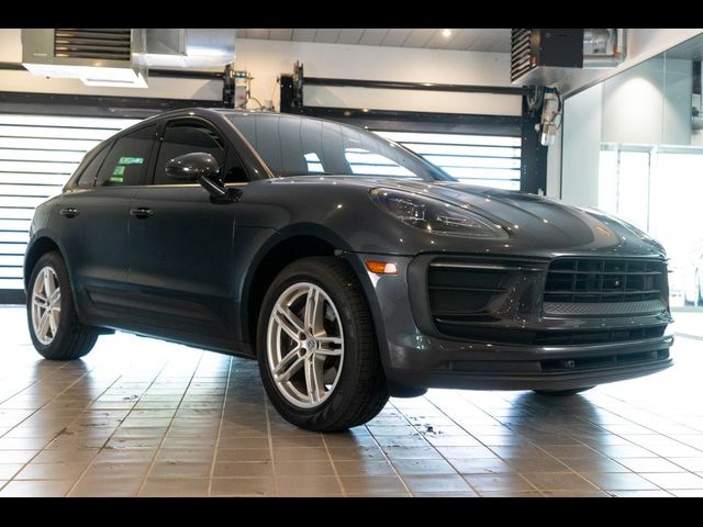 2022 Porsche Macan Base