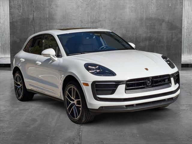 2022 Porsche Macan Base