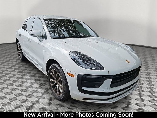 2022 Porsche Macan Base