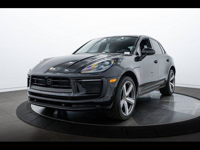 2022 Porsche Macan Base