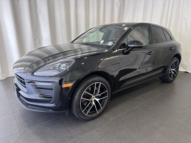 2022 Porsche Macan Base