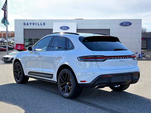 2022 Porsche Macan Base