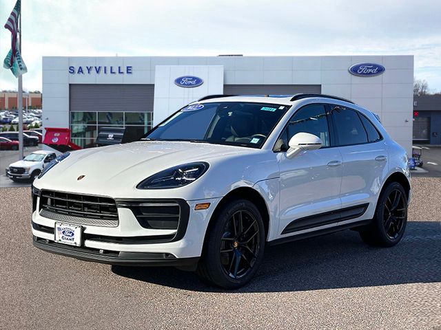 2022 Porsche Macan Base