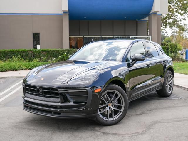 2022 Porsche Macan Base