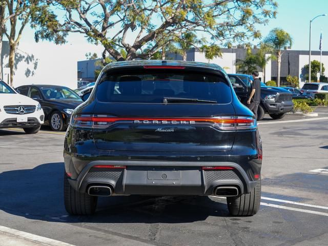 2022 Porsche Macan Base