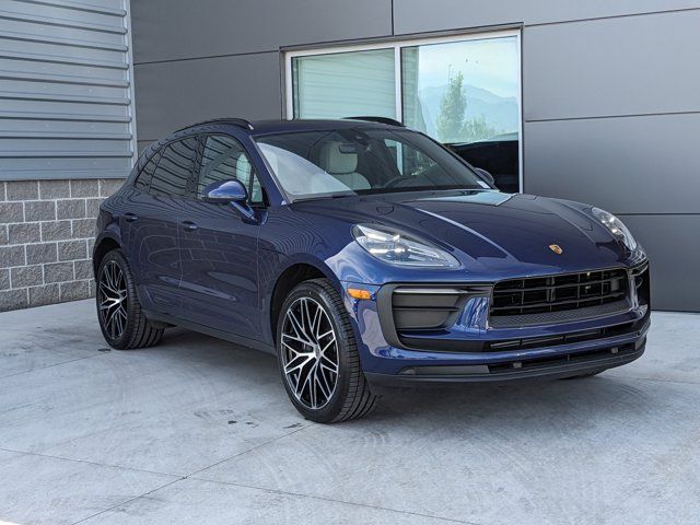 2022 Porsche Macan Base