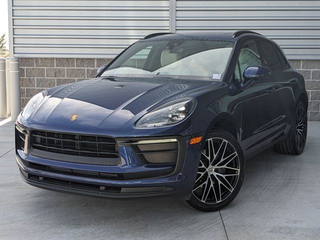 2022 Porsche Macan Base