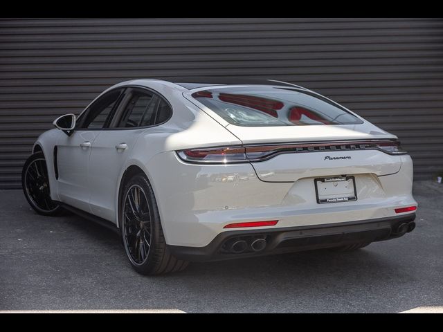 2022 Porsche Panamera 