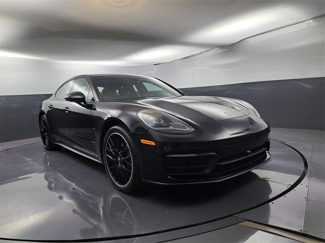 2022 Porsche Panamera 