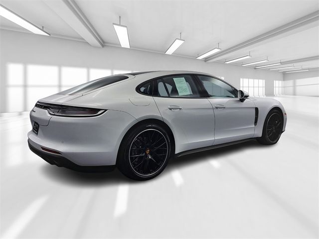 2022 Porsche Panamera 