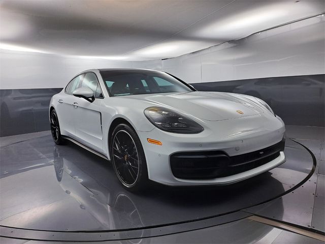 2022 Porsche Panamera 