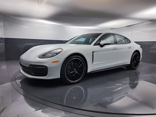 2022 Porsche Panamera 