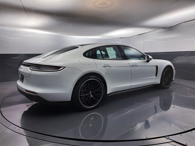 2022 Porsche Panamera 