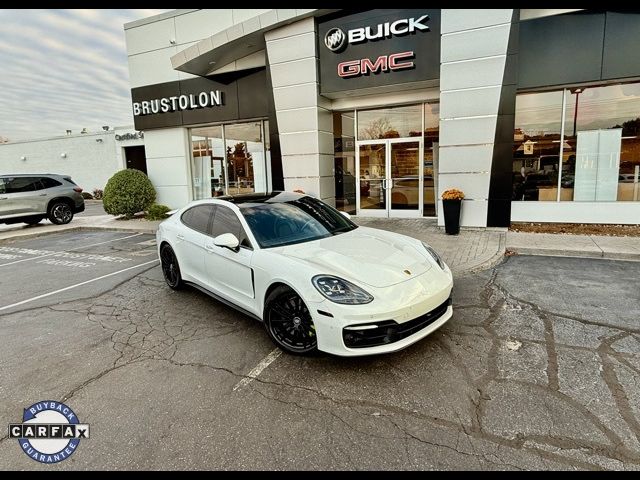 2022 Porsche Panamera 