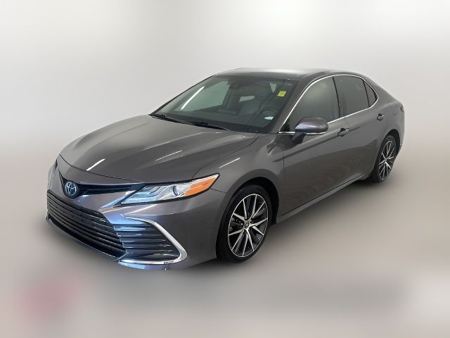 2022 Toyota Camry Hybrid XLE