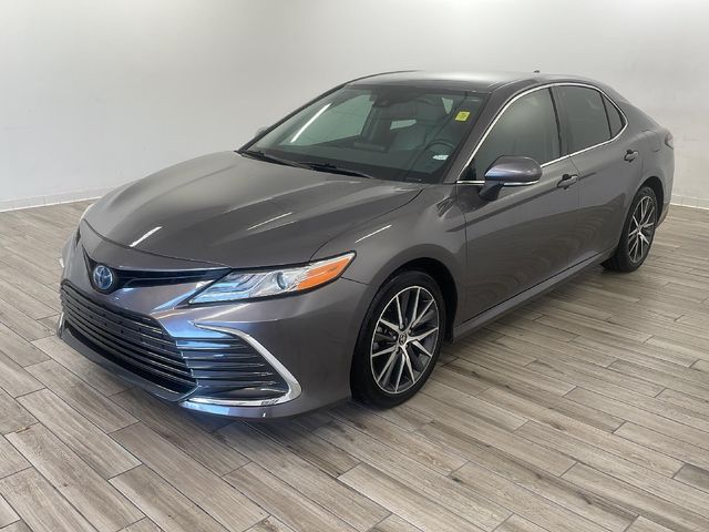 2022 Toyota Camry Hybrid XLE