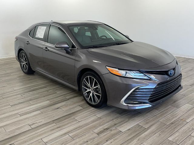 2022 Toyota Camry Hybrid XLE